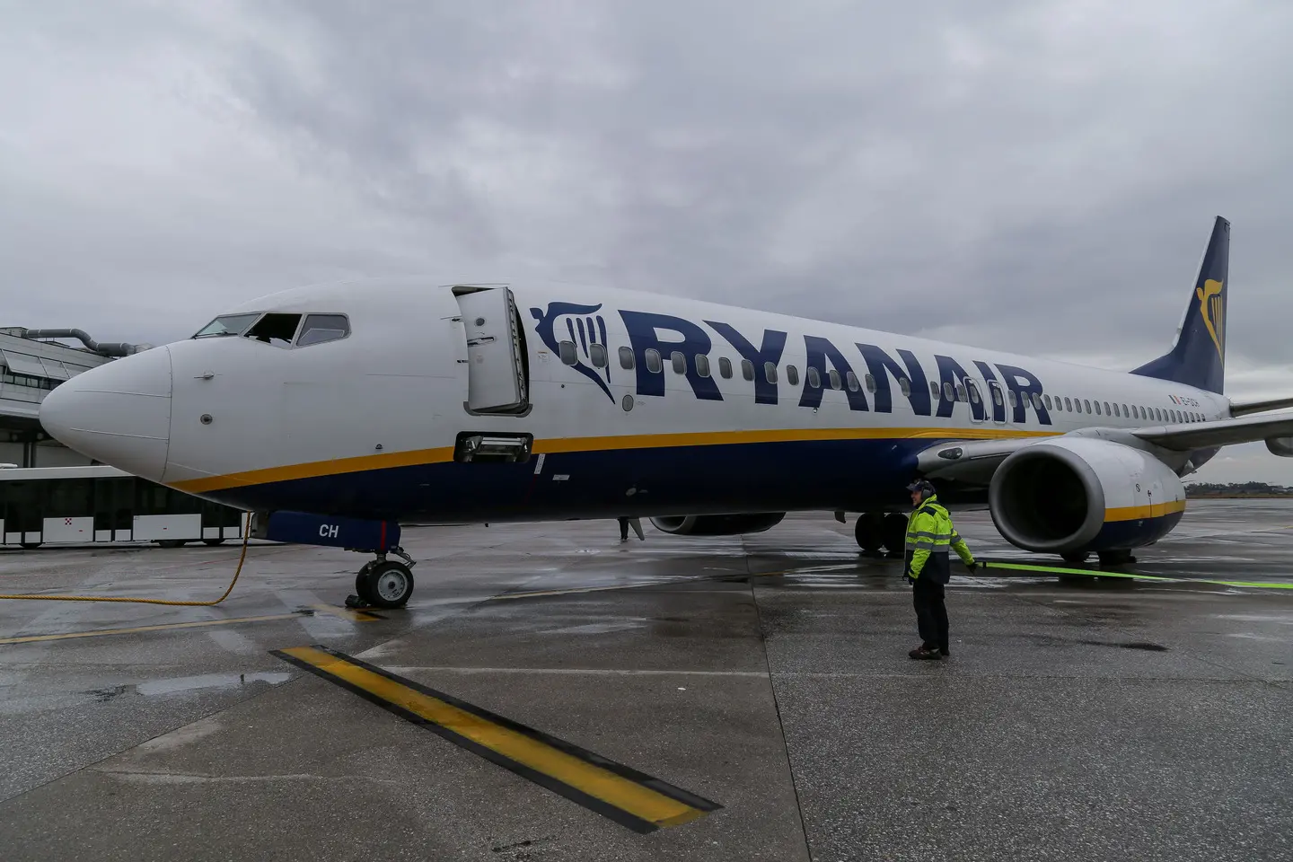 Aereo colpito da un fulmine dirottato a Orio al Serio
