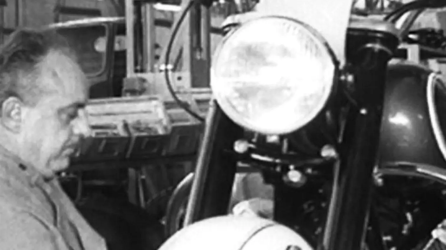 Dai raggi X alla Moto Guzzi La storia industriale di Mandello raccontata in un polo museale Dai raggi X alla Moto Guzzi La storia industriale di Mandello raccontata in un polo museale