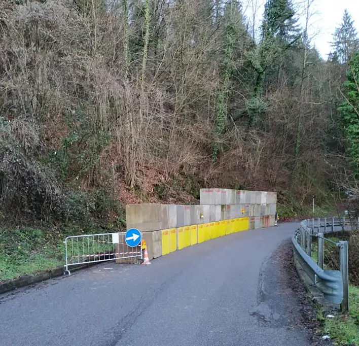 Maltempo, frana in Valle Brembana: strada riaperta