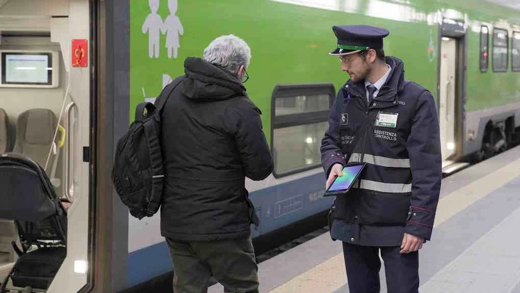 Controllore di Trenord (Archivio)