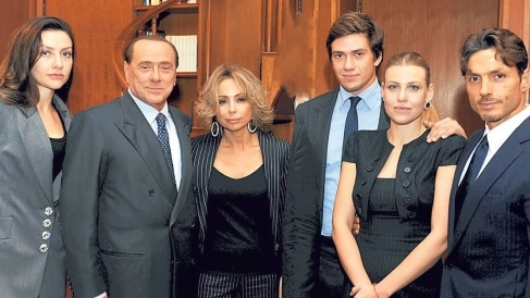 Silvio Berlusconi e suoi 5 figli, da sinistra: Eleonora, Marina, Luigi, Barbara, Pier Silvio