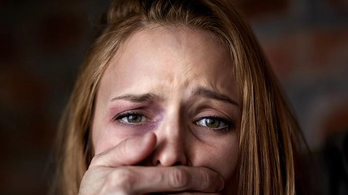 Botte e violenze. Condannato il padre padrone Botte e violenze. Condannato il padre padrone