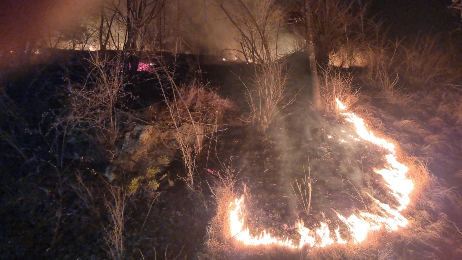 Una sequenza dell'incendio (foto De Pascale)