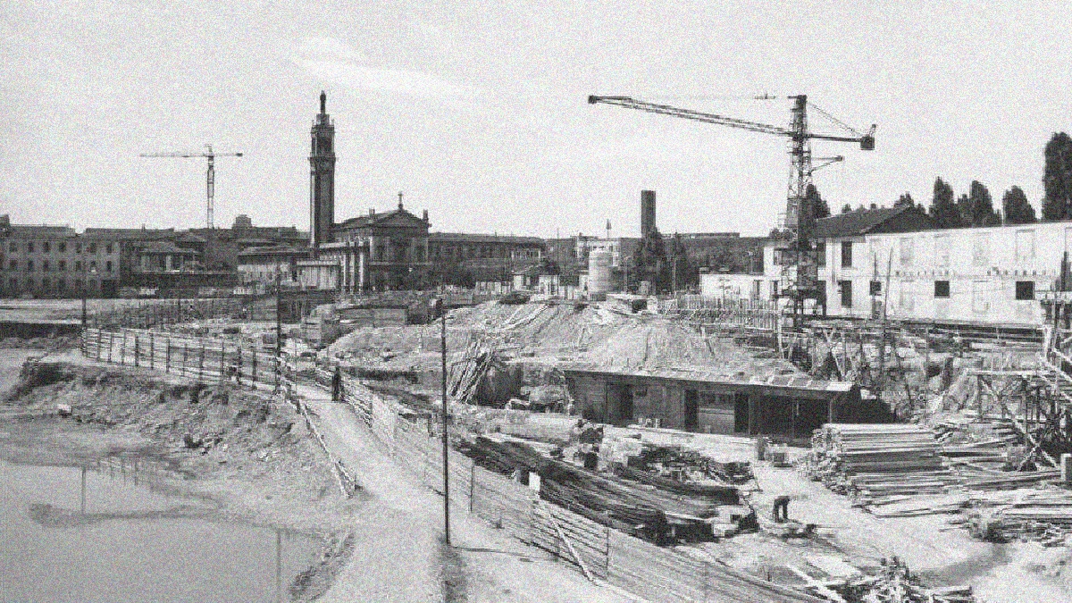 Un cantiere nello scalo ferroviario in una foto degli anni Cinquanta