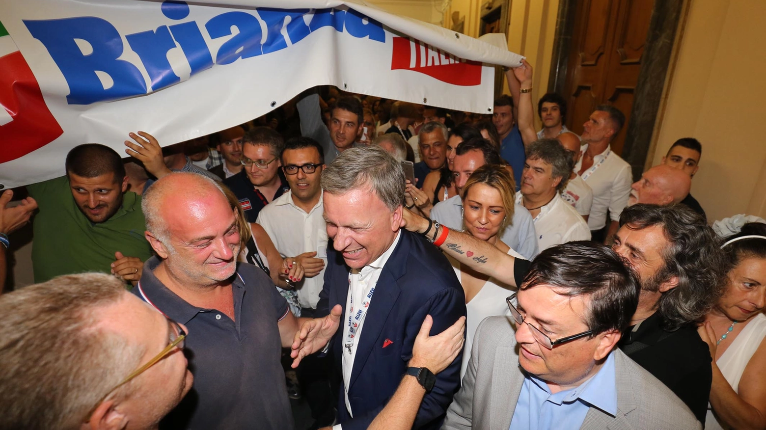 Dario Allevi nuovo sindaco di Monza, i festeggiamenti