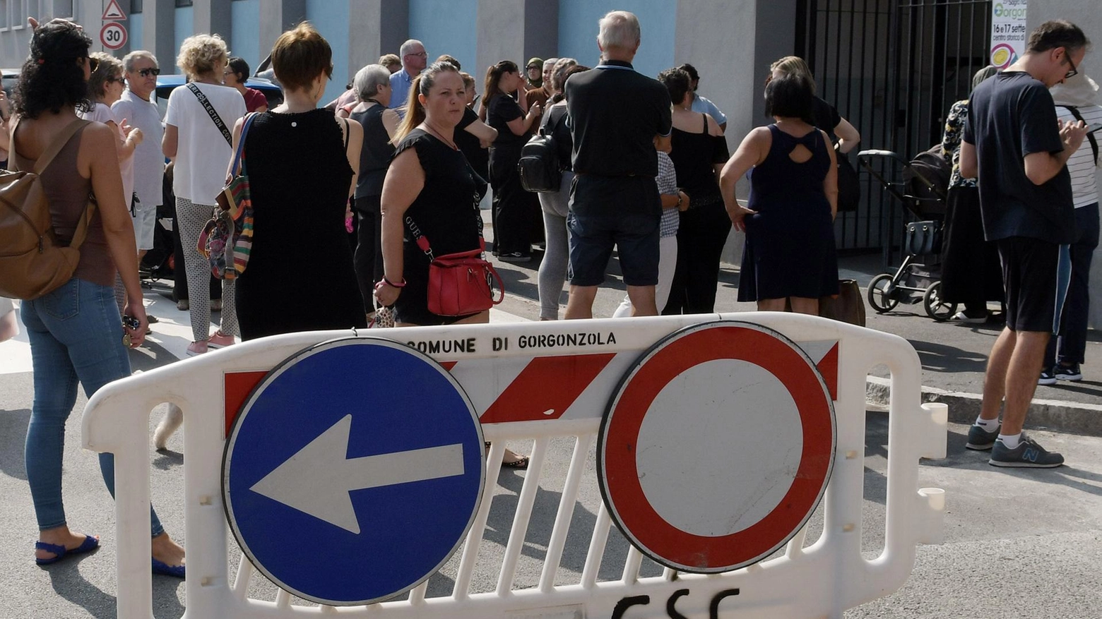 La sicurezza sale in cattedra. No alle auto davanti ai plessiscattano le isole pedonali La sicurezza sale in cattedra. No alle auto davanti ai plessiscattano le isole pedonali