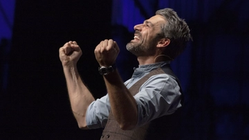 Luca Argentero tra Doc, il teatro e le fiabe: “Non c’è sfida impossibile, il coraggio cambia la vita"