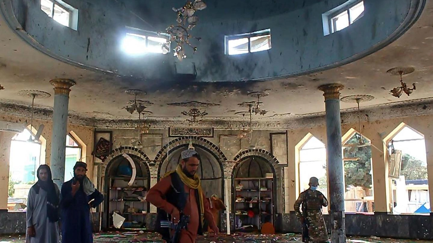 La moschea di Kunduz dopo il grave attentato di Isis-K