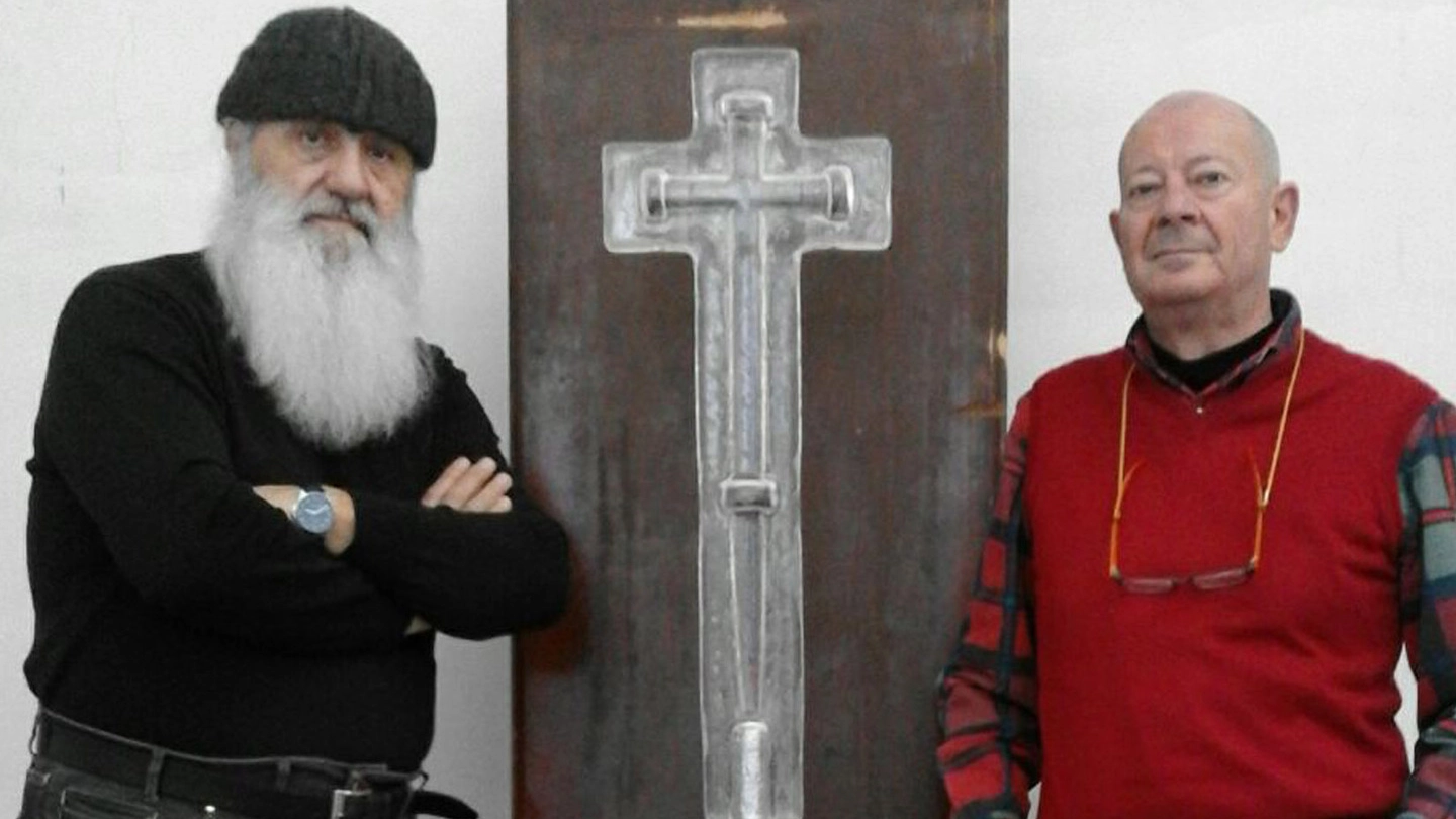 Max Marra e Silvio Vigliaturo con la Croce per il Papa