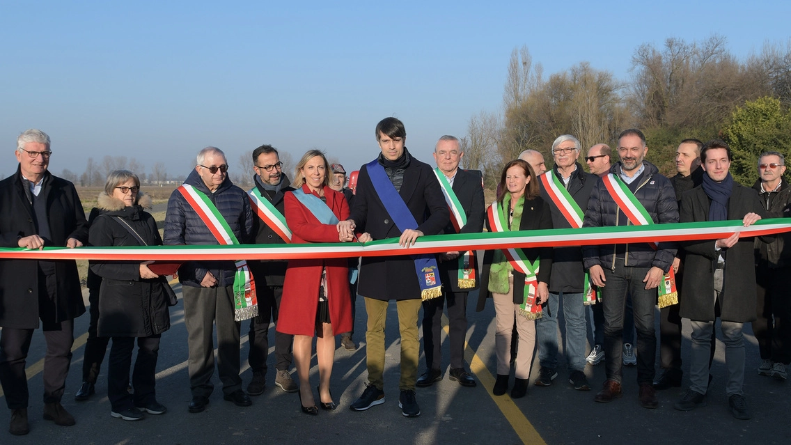 L'inaugurazione della nuova strada tra Milano e Pavia