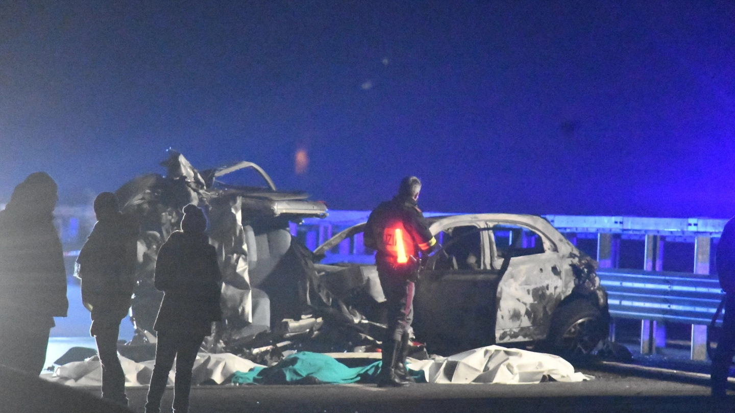 Il terribile incidente con 6 morti in provincia di Sondrio (Ansa)