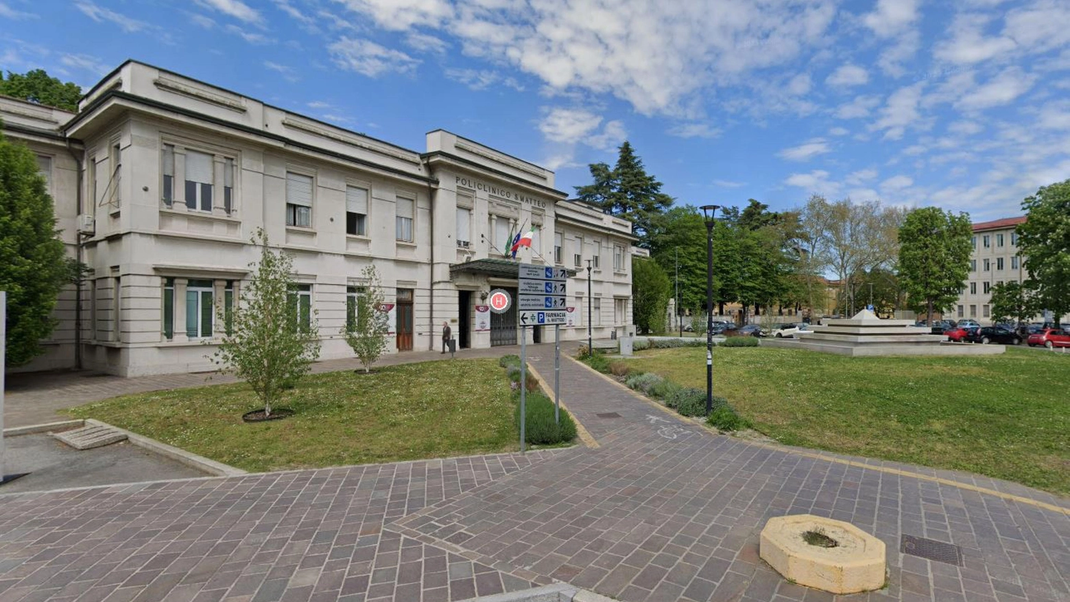 Una veduta del policlinico San Matteo dove la piccola è stata ricoverata Una veduta del policlinico San Matteo dove la piccola è stata ricoverata