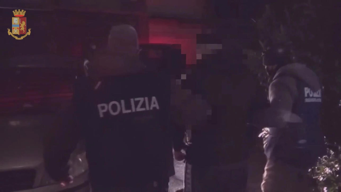 La polizia ha stroncato l'attività della violentissima gang a Monza