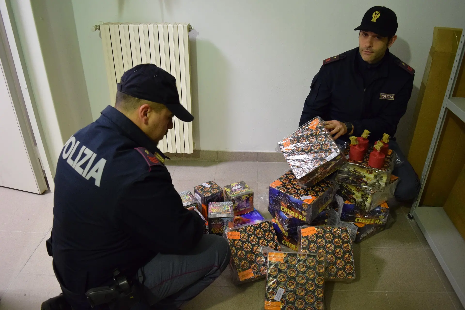 Gambolò, aveva 70 chili di botti illegali: denunciato 36enne