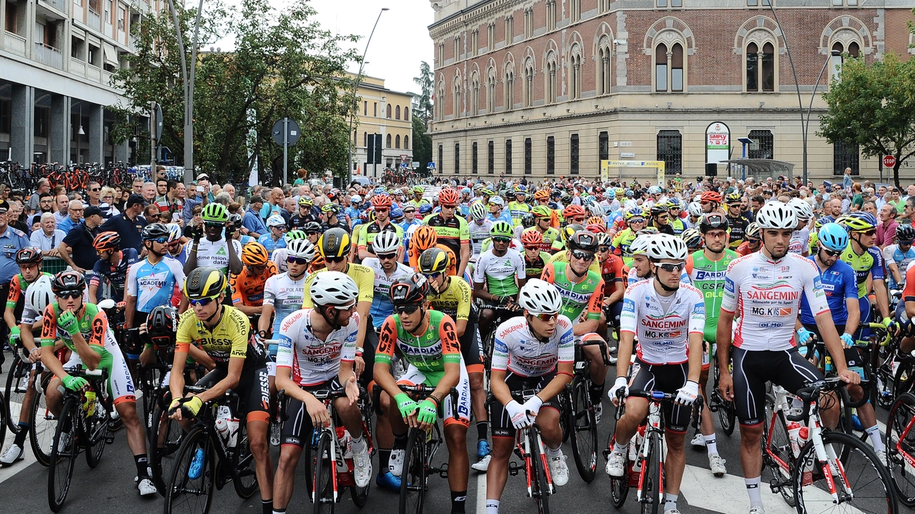 Ciclismo, la Coppa Agostoni dà il via al Trittico Lombardo