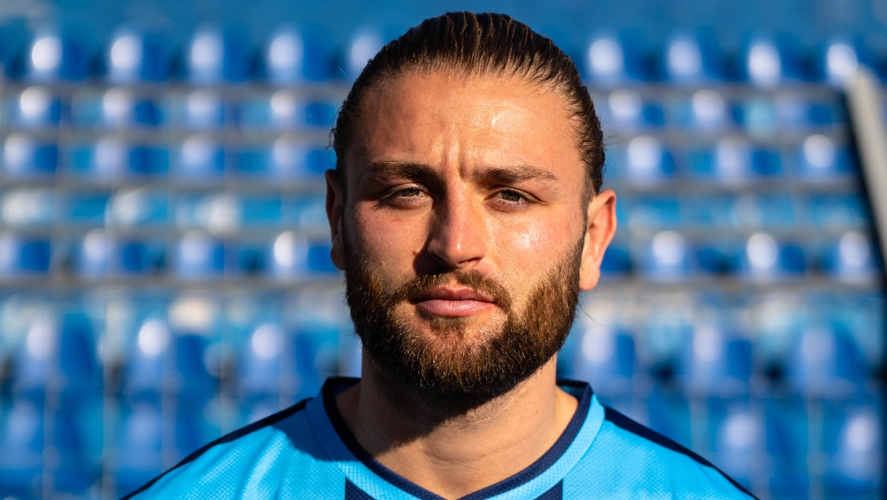 Fa la pipì in campo, espulso a Piacenza un calciatore del Lecco