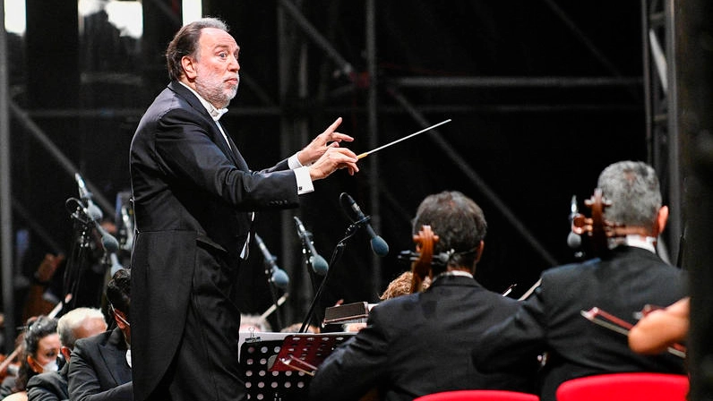 Il maestro Riccardo Chailly mentre dirige l'orchestra della Scala Il maestro Riccardo Chailly mentre dirige l'orchestra della Scala