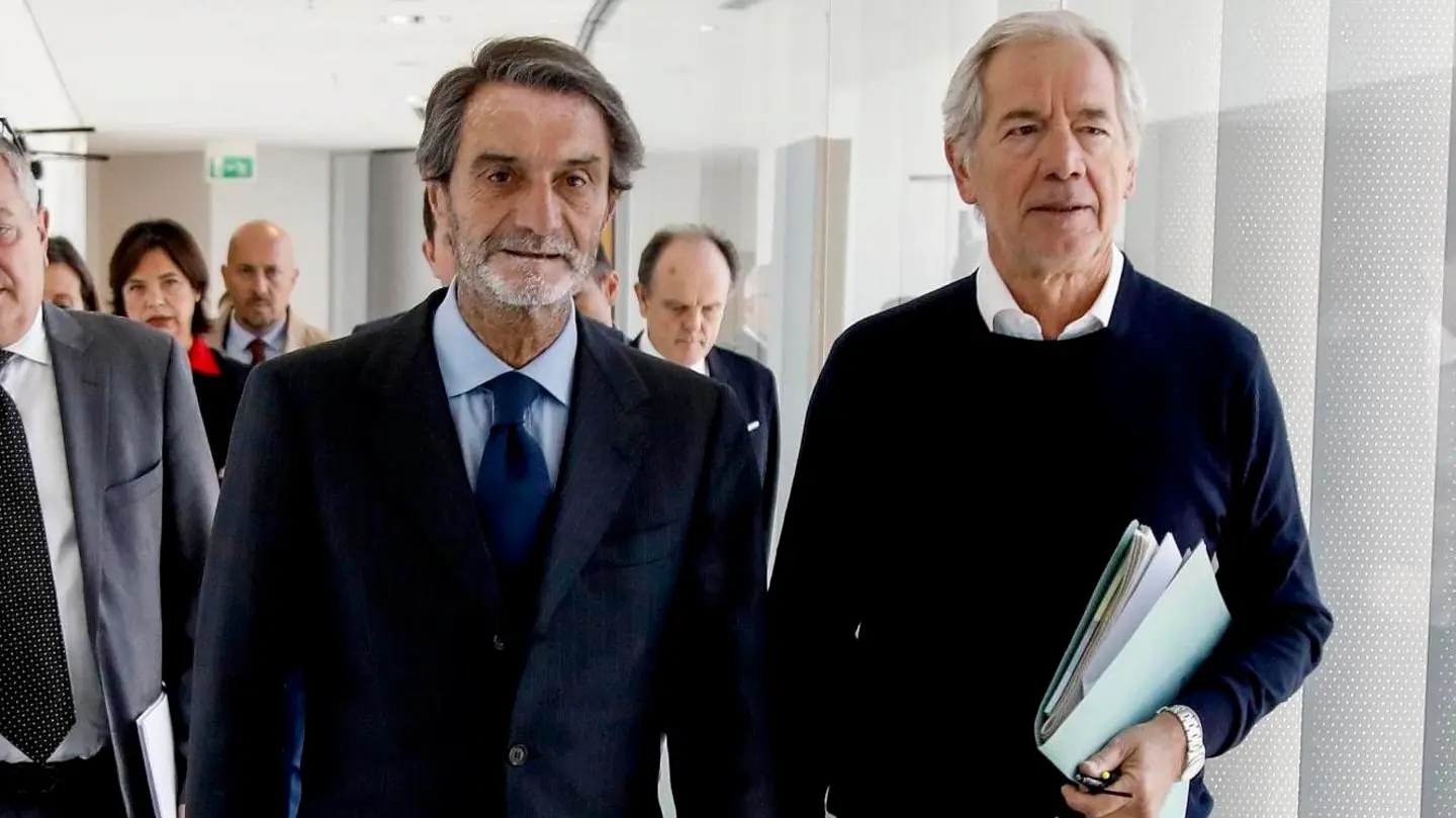 Attilio Fontana, 70 anni, presidente lombardo, con l’assessore Guido Bertolaso, 72