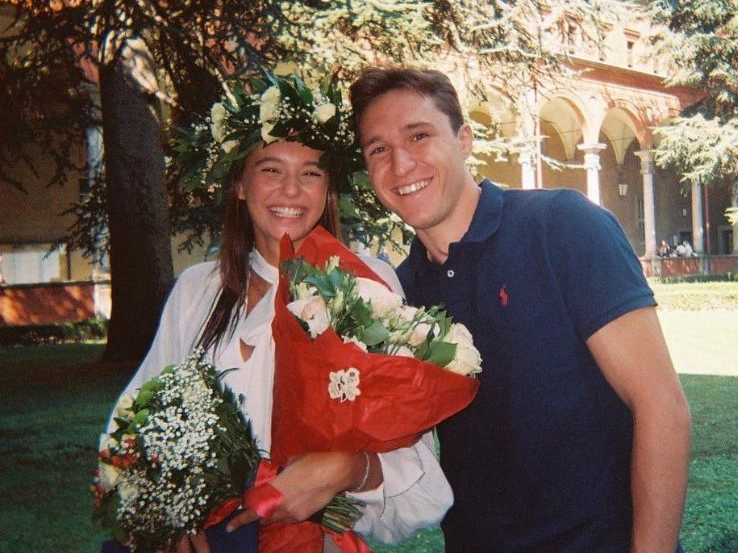 Lucia Bramani e Federico Chiesa nel giorno della laurea della giovane (Foto Instagram)