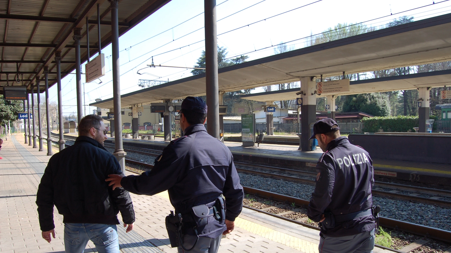 Polizia in stazione a Lodi