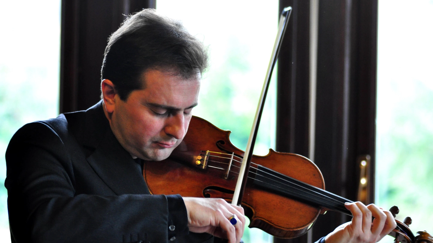 Il grande violinista Matteo Fedeli soprannominato “l’Uomo degli Stradivari”
