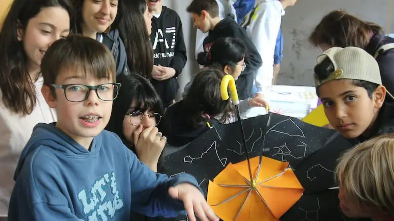Dalla teoria alla pratica  L’aria, i robot e lo spazio  Gli studenti-scienziati  sperimentano il  futuro