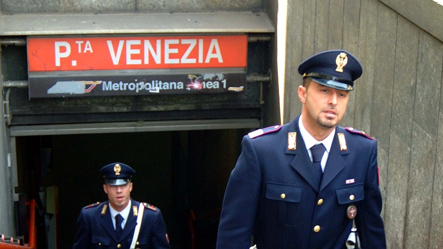Polizia a Milano (Newpress)