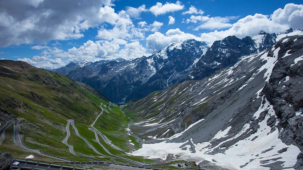 La strada del passo dello Stelvio (Internet) La strada del passo dello Stelvio (Internet)
