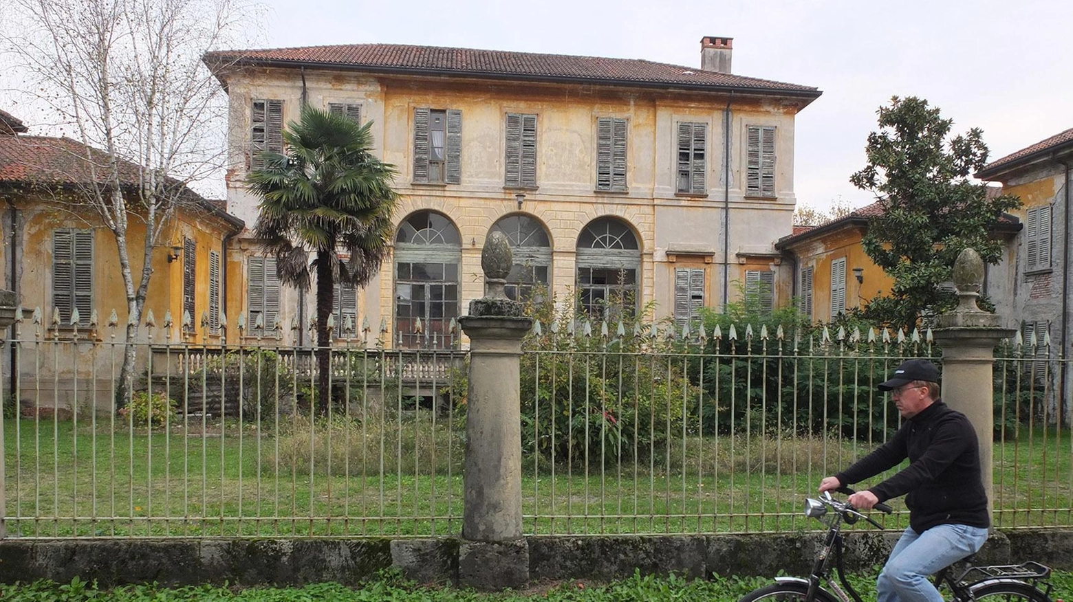 La rinascita di Villa Mirabellino. Il belvedere e una collinetta contro vandali e abbandono