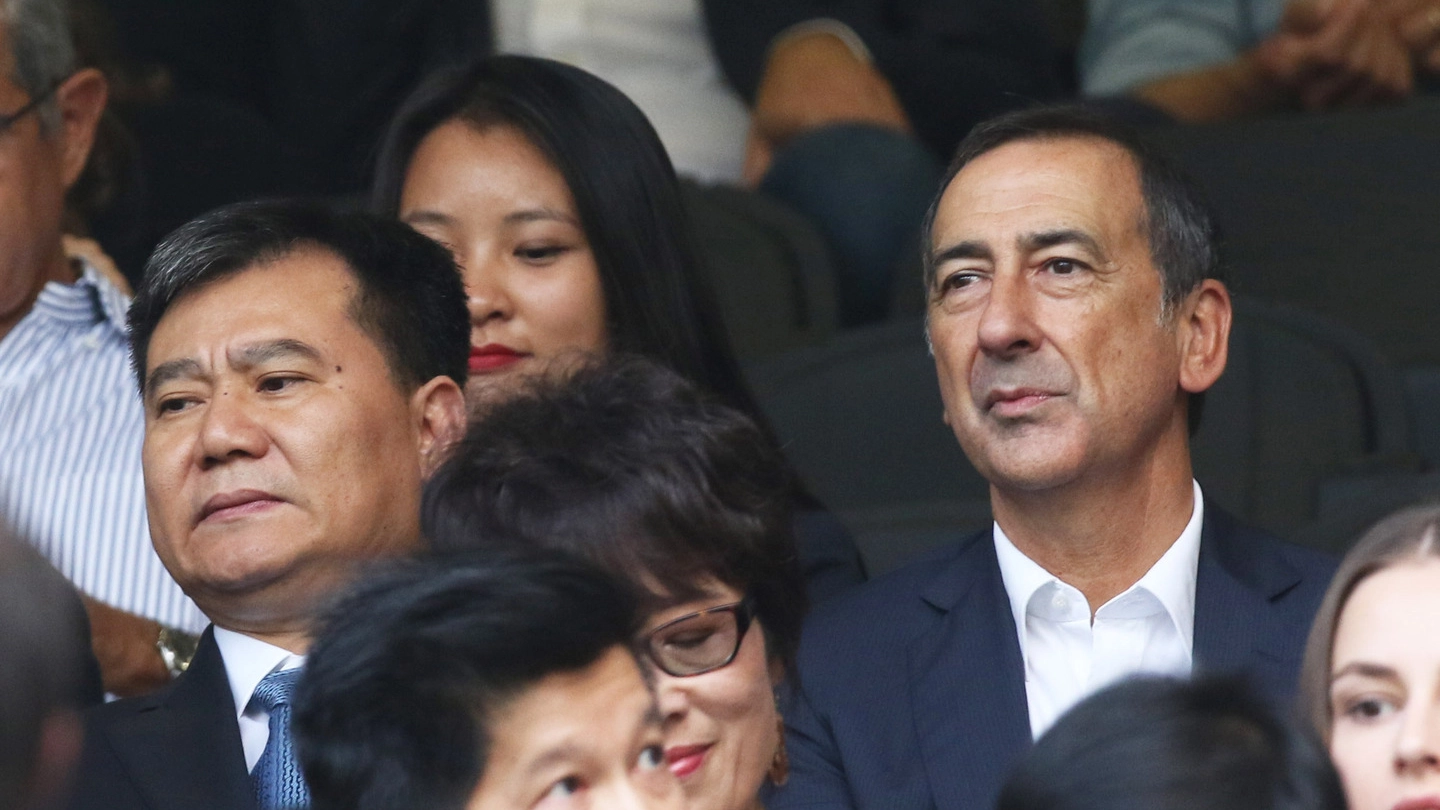 Il sindaco Giuseppe Sala in tribuna a San Siro con il patron dell’Inter  Zhang Jindong Suo figlio Steven Zhang è il presidente del club