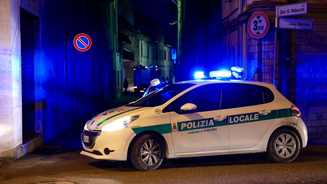 Controlli in tarda serata della Polizia locale di Vigevano