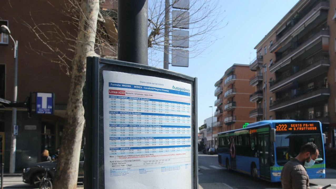 Stop al bus per Sesto  La domenica tutti a piedi