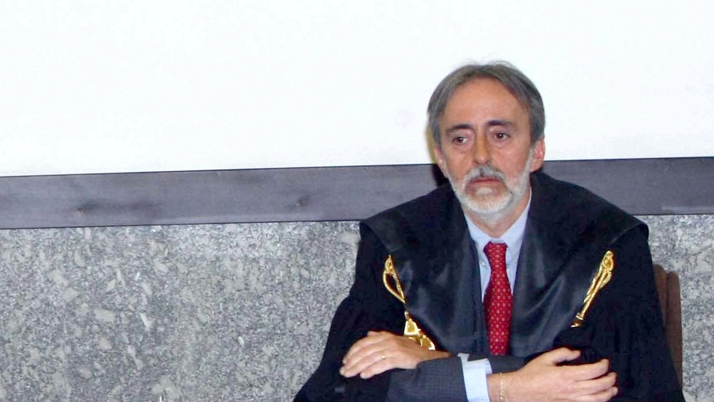 Il giudice delle indagini preliminari del Tribunale di Sondrio, Antonio De Rosa
