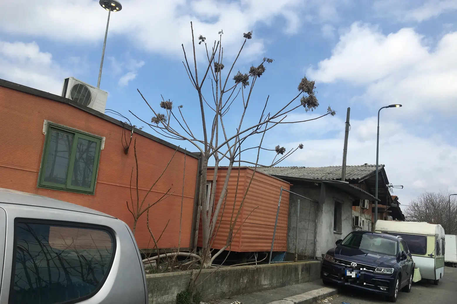 Il campo nomadi di via Bonfadini a Milano oggi