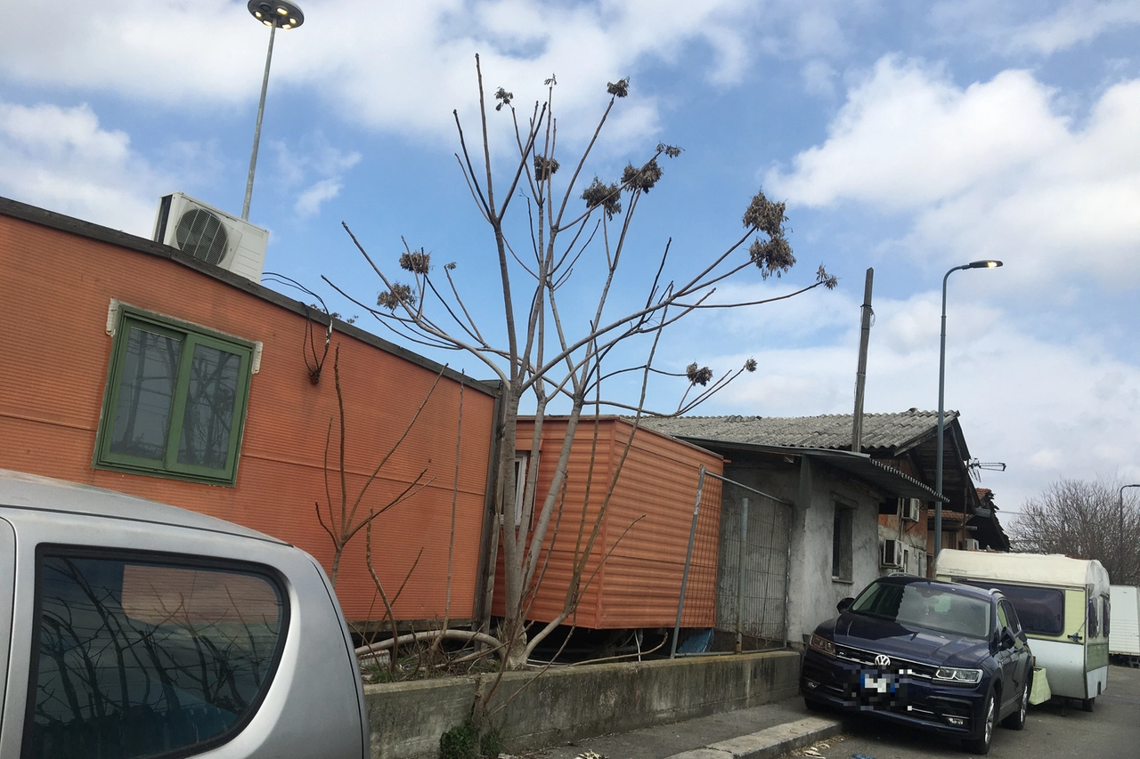 Il campo nomadi di via Bonfadini a Milano oggi