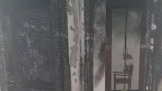 L'appartamento distrutto dalle fiamme a Casale di Albino (Foto Facebook)
