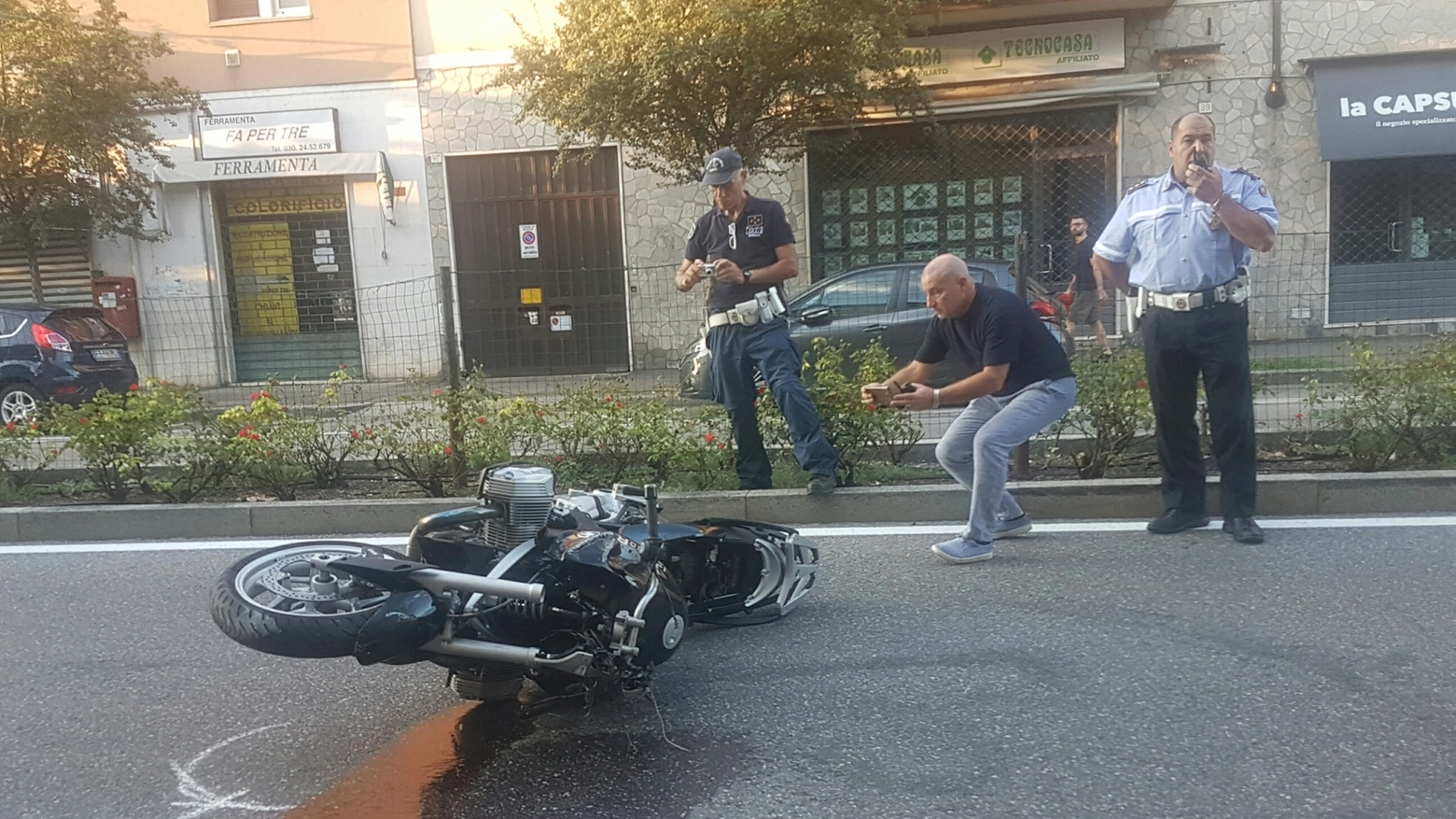 Moto investe due pedoni a Brescia 