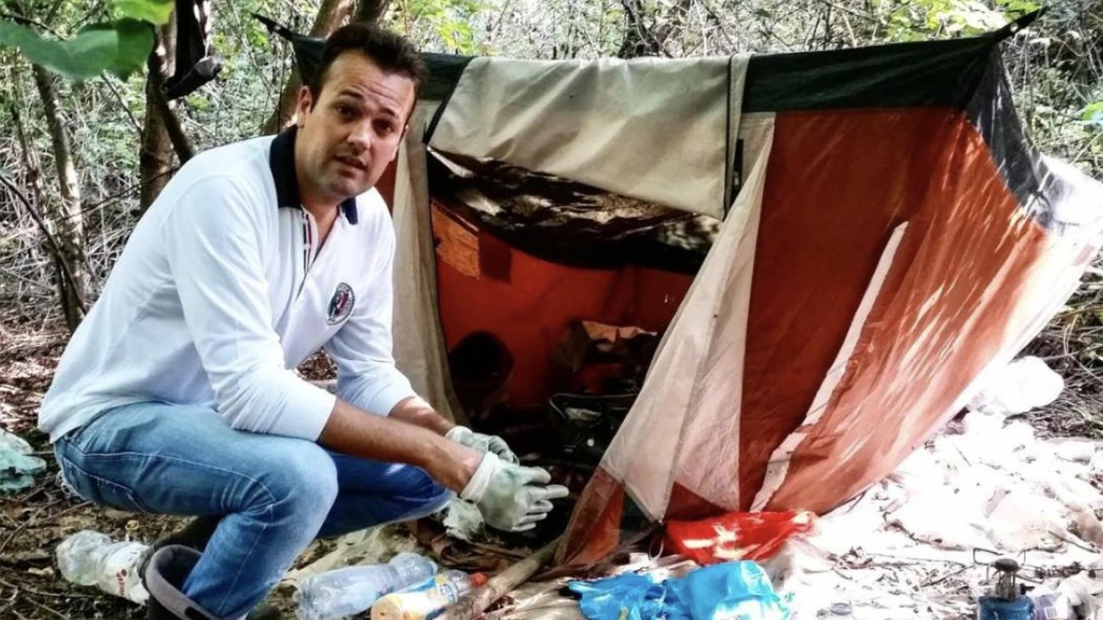 Il bosco della droga e le stazioni chiuse per cacciare i pusher