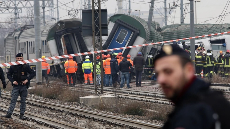 La drammatica immagine dell'incidente ferroviario La drammatica immagine dell'incidente ferroviario
