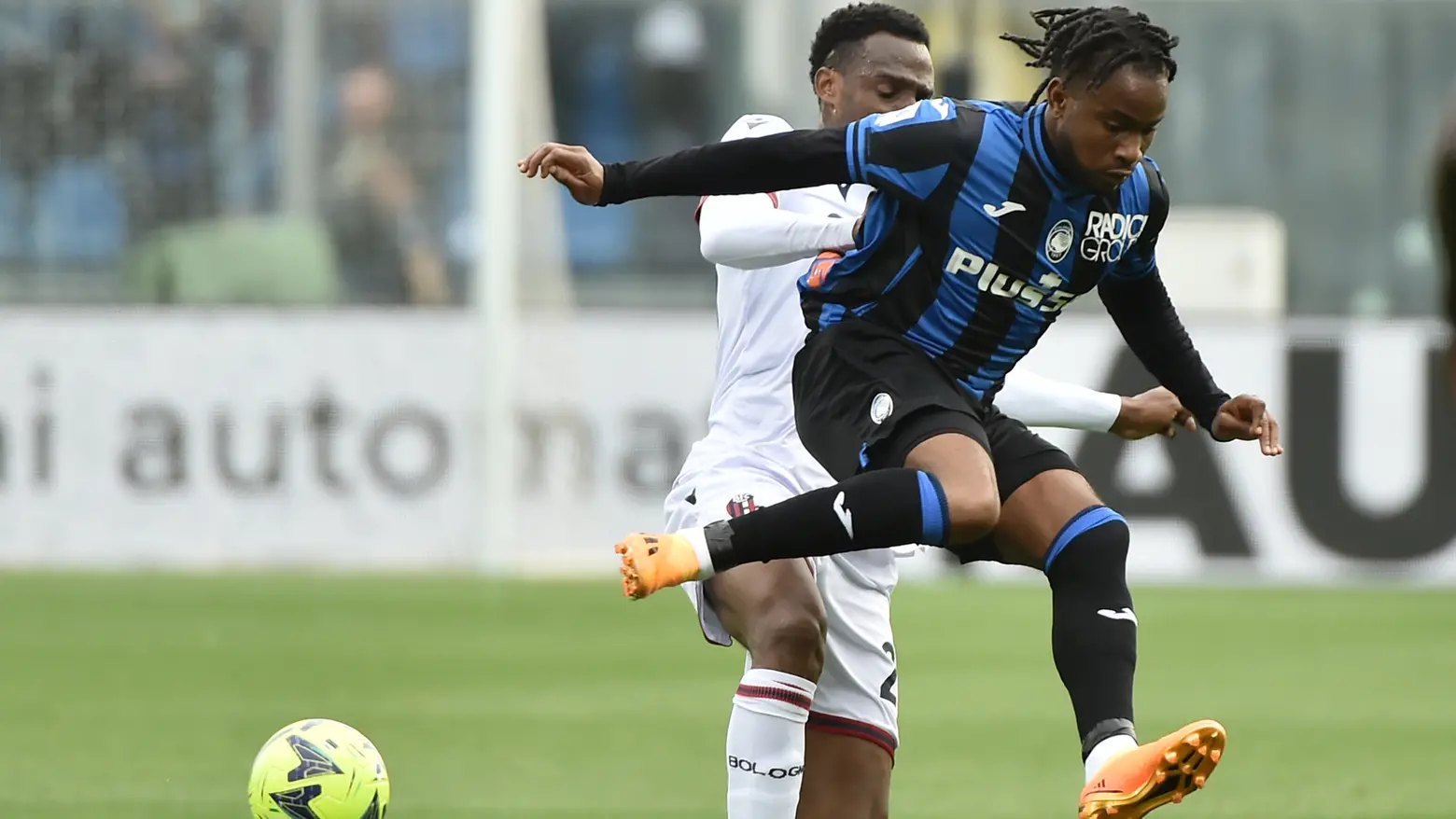 Ademola Lookman in campo nell'ultima partita contro il Bologna Ademola Lookman in campo nell'ultima partita contro il Bologna