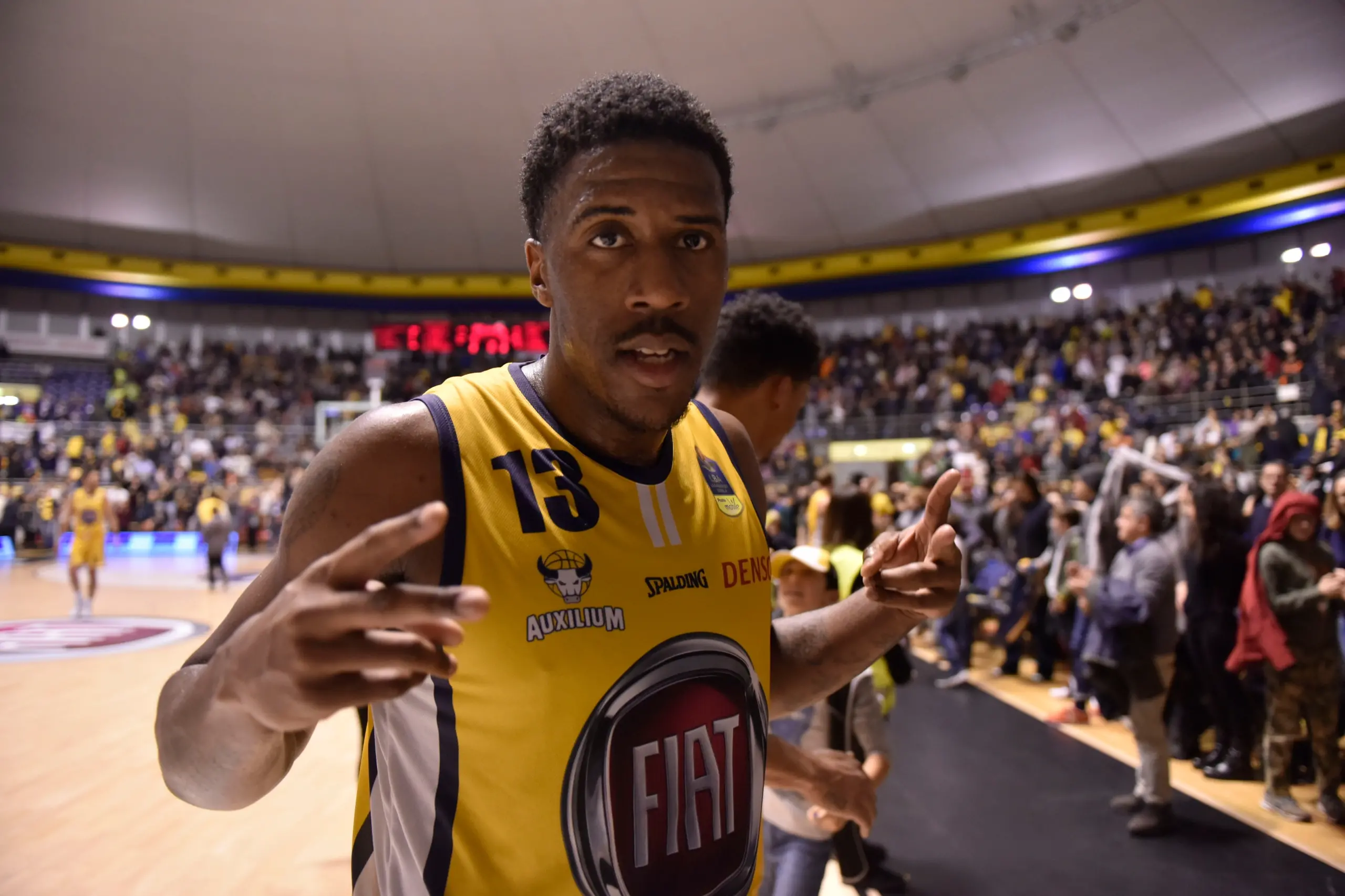Basket, la Fiat ingrana per prima e la Leonessa va ko: Torino batte Brescia 95 a 86