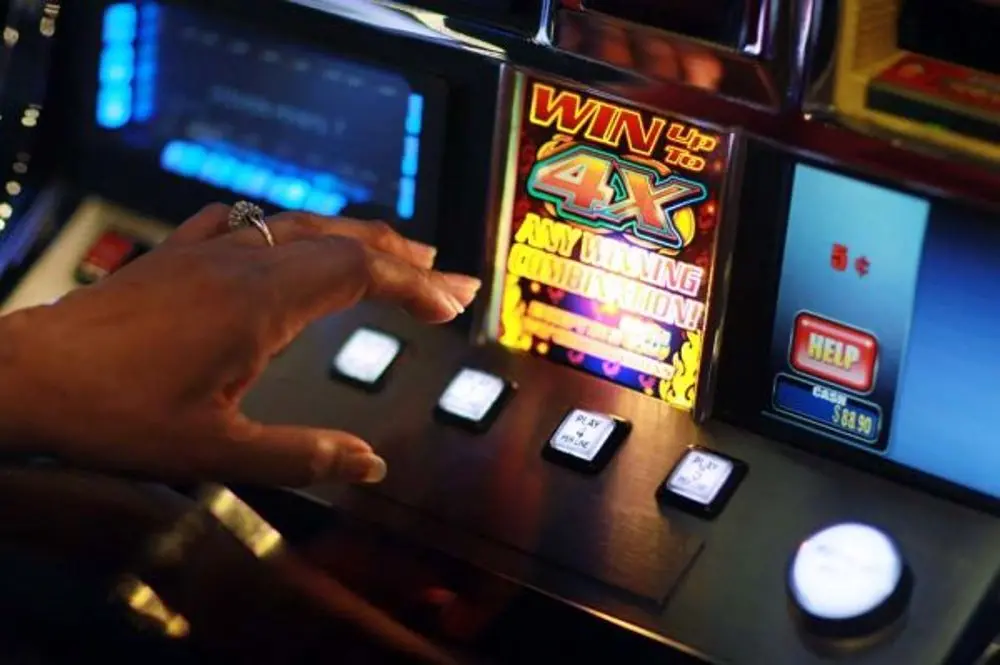 Milano, poker on line al bar: maxi multa da 130mila euro