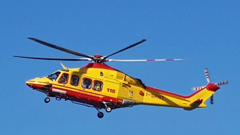 Il piccolo è stato trasportato in elisoccorso all'ospedale di Bergamo