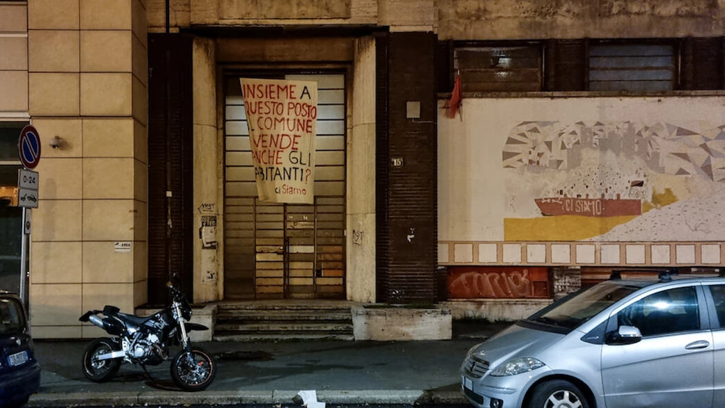 L'ingresso dell'edificio che sarà trasformato in luogo di culto