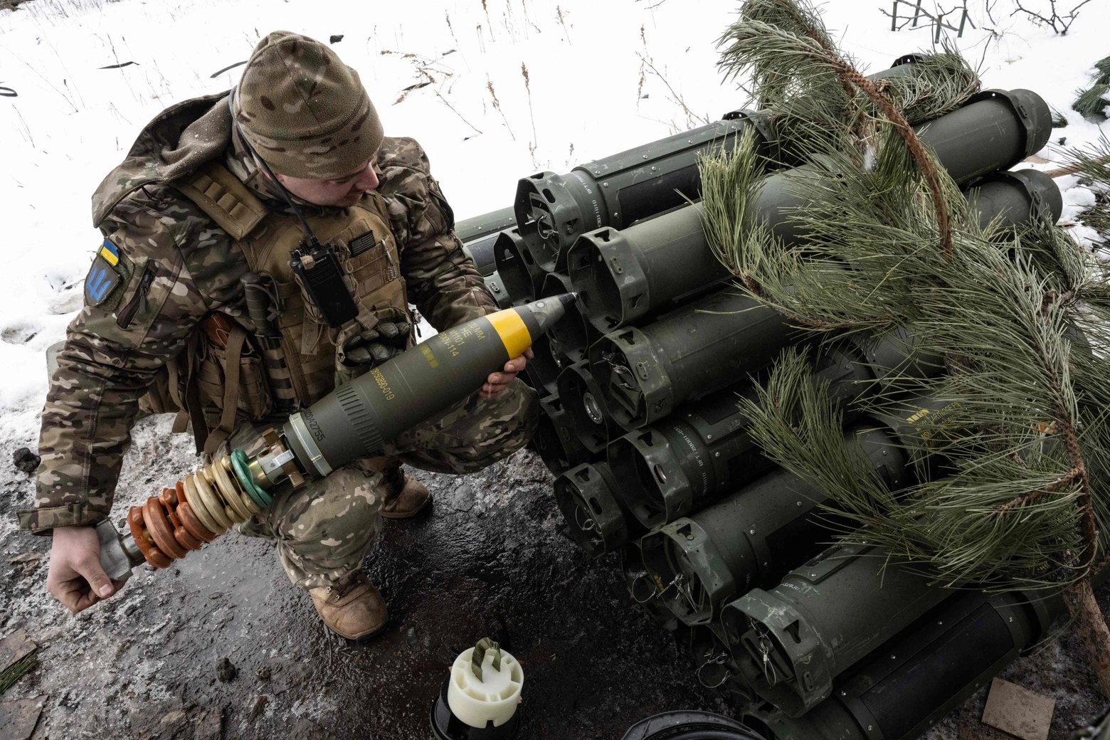 Soldato ucraino a Bakhmut, 15 febbraio 2023 (Ansa)