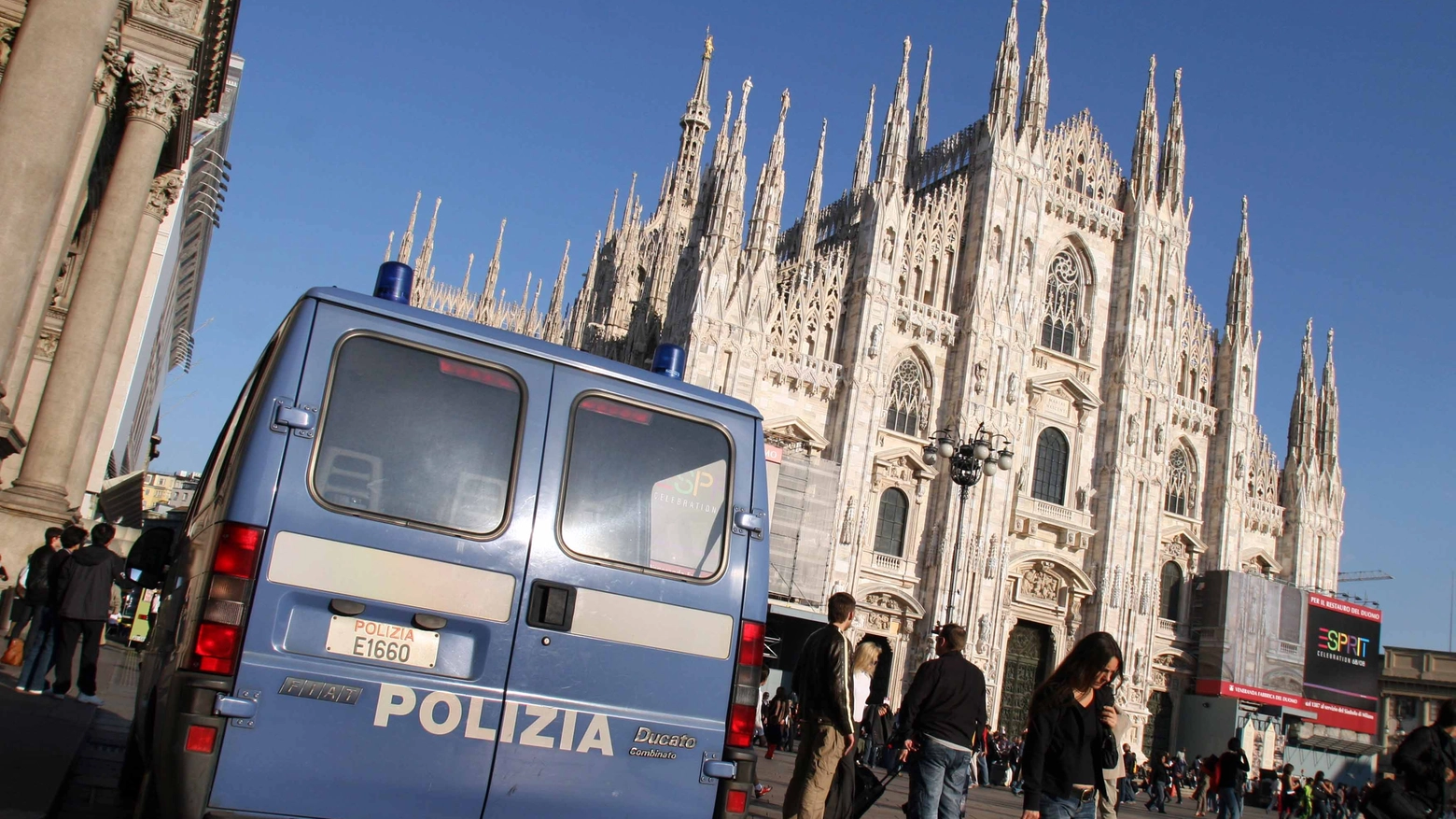 Polizia in piazza Duomo, dove si è verificato l'aggressione (Archivio)