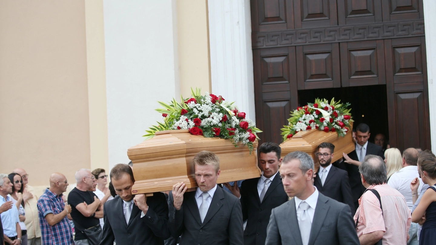 I funerali di Frank e Vanna (Fotolive)
