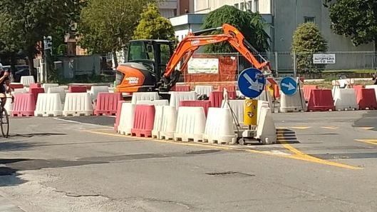 Con il supermarket una nuova rotatoria Con il supermarket una nuova rotatoria