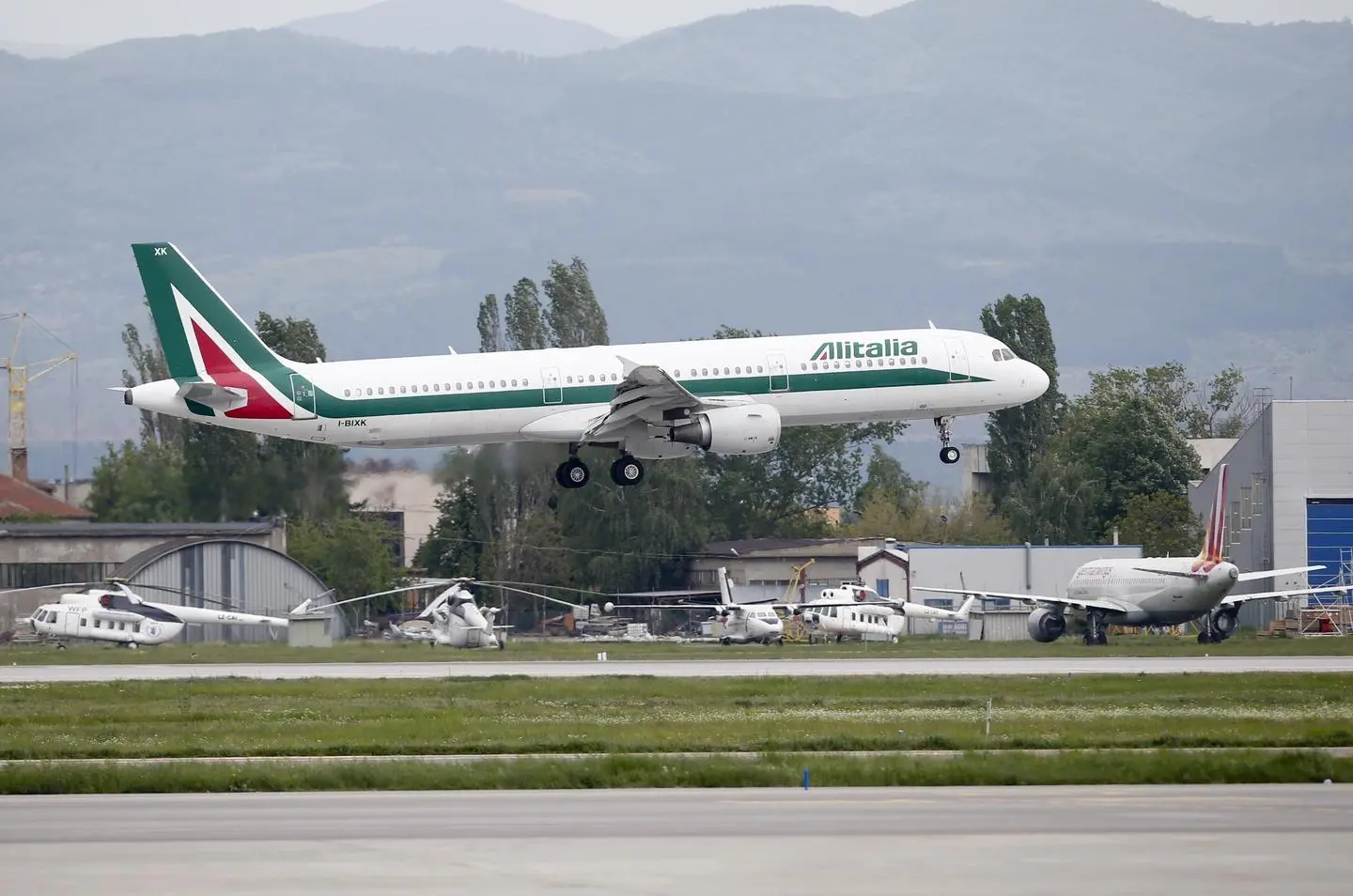 Sciopero aereo, domani venerdì 25 ottobre: cancellati voli Alitalia