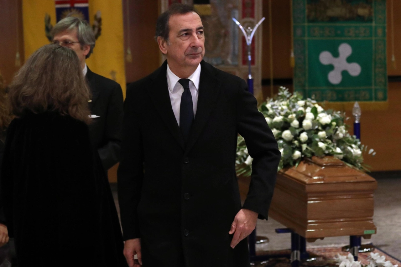 Il sindaco Giuseppe Sala alla camera ardente di Gualtiero Marchesi 